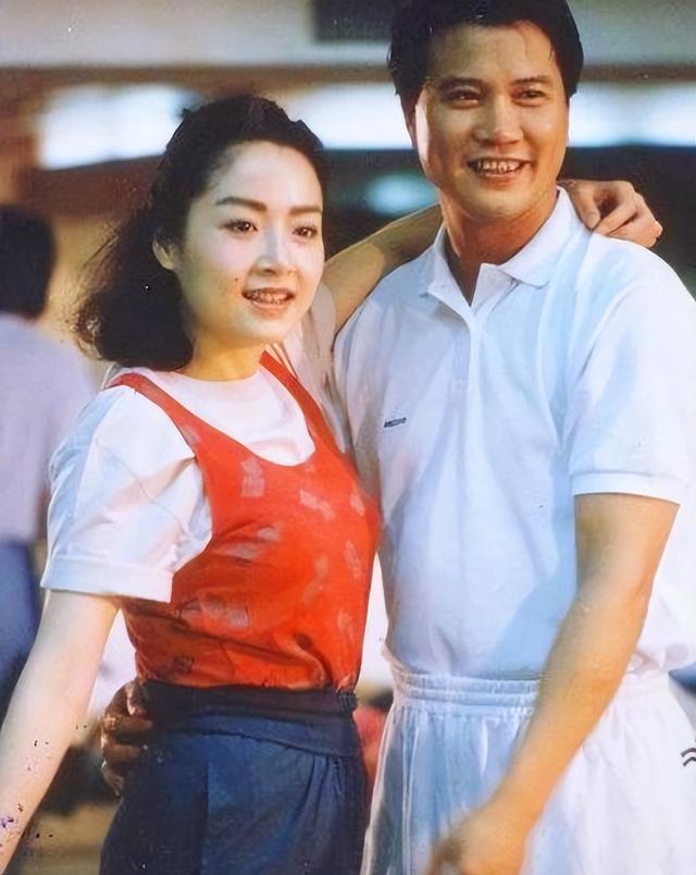 大湾区这一晚，66岁的“港圈大佬”万梓良，活成了一个笑话