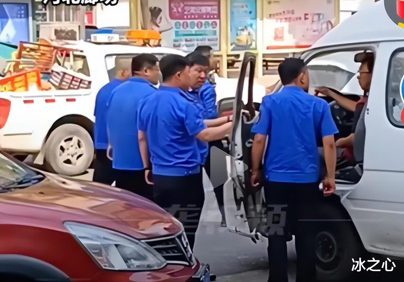 素素|河北一城管打骂货车司机“惩罚”结果出来后,引发公众不满