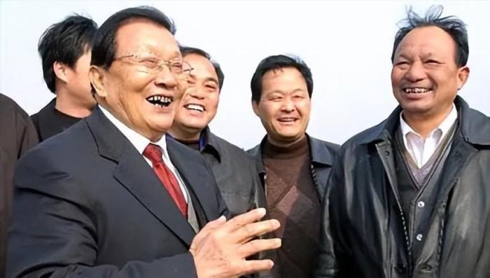 从全村人均奔驰到负债打工,华西村的经历拍成电影都没人敢信。