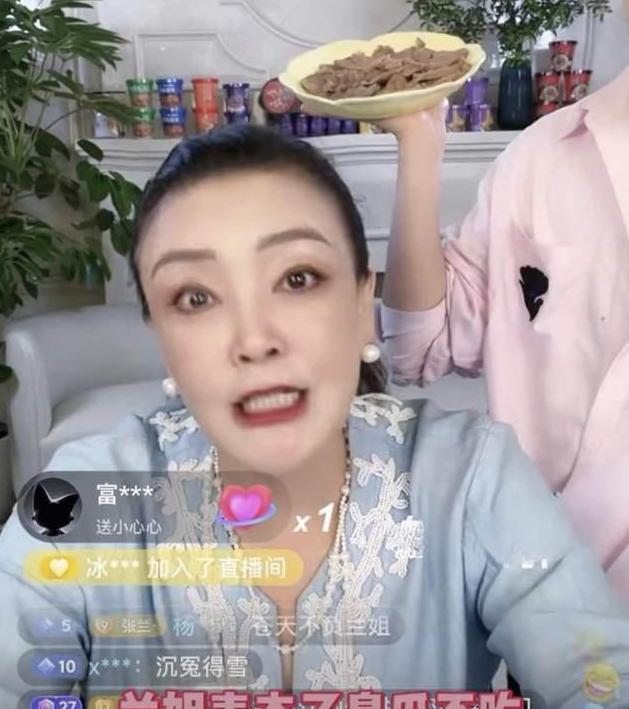 大小S被爆料吸毒后张兰火速开播带货与商界女大佬们夜晚聚餐