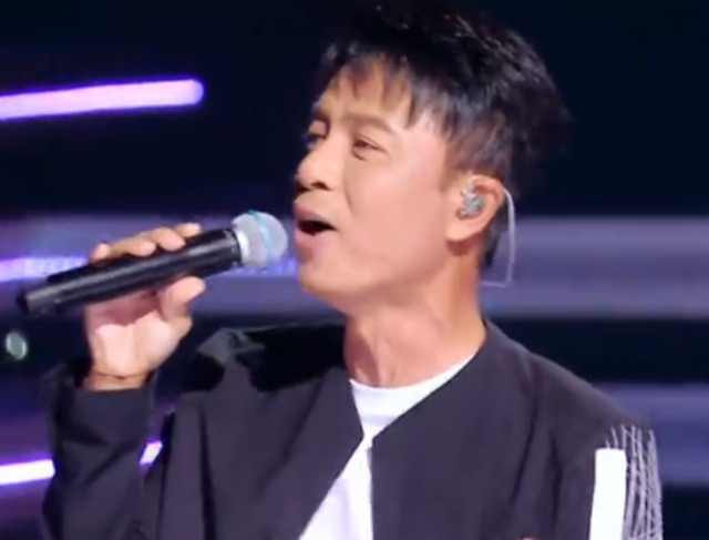 大湾区这一晚，66岁的“港圈大佬”万梓良，活成了一个笑话