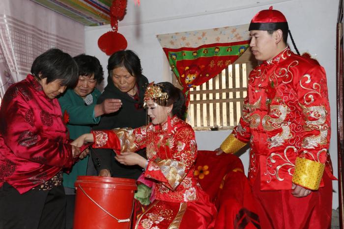 大山：彩礼、车子及房，现在农村娶新娘的标准提升了，让我们来看看吧。