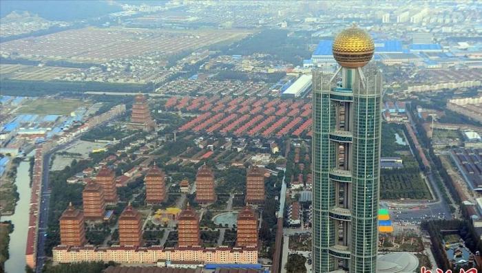 从全村人均奔驰到负债打工,华西村的经历拍成电影都没人敢信。