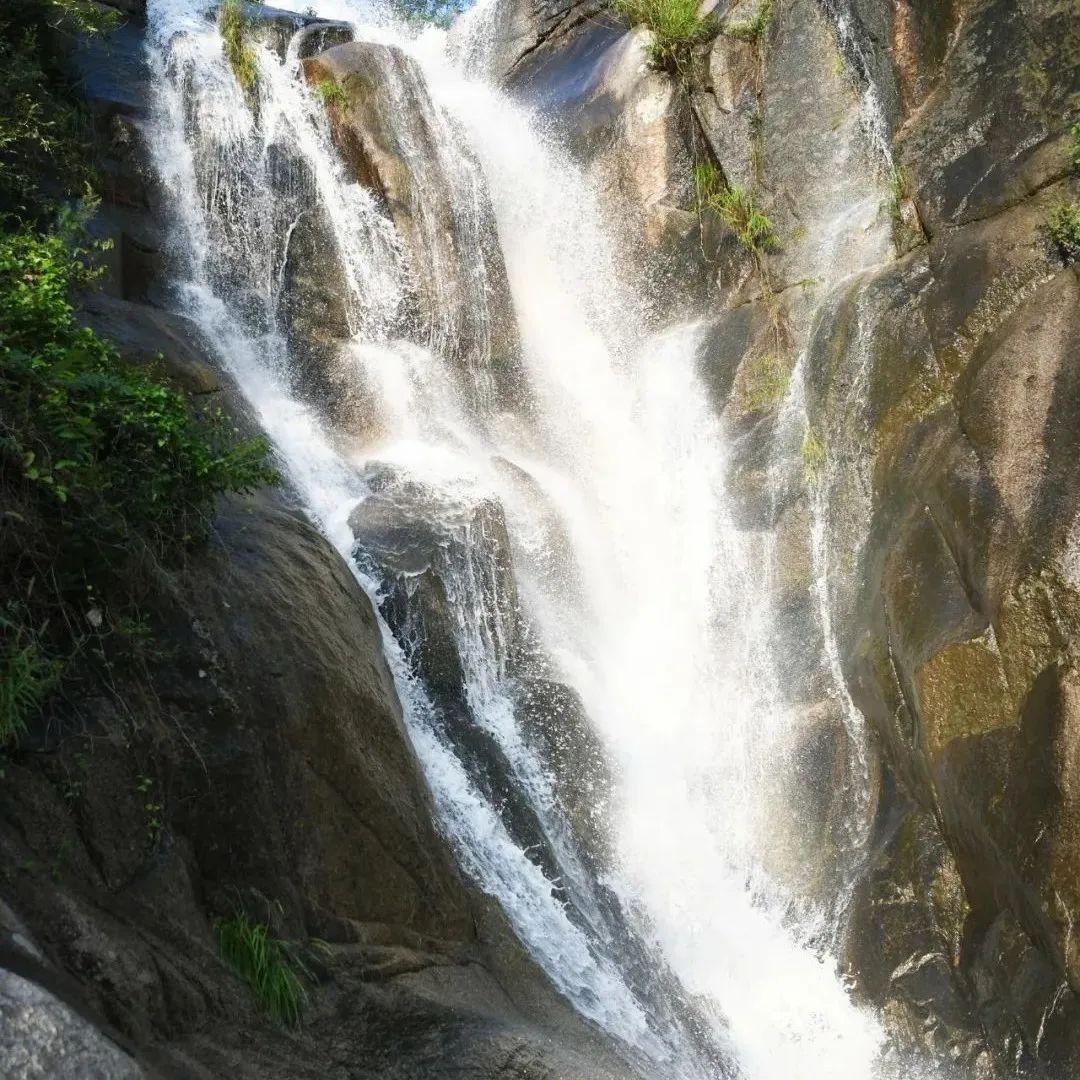 |雨后的海阳瀑布群，壮观
