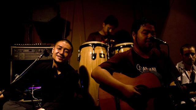 演唱:江湖乐队类别:folk来自内蒙草原的《乌拉巴托的夜》由江湖乐队