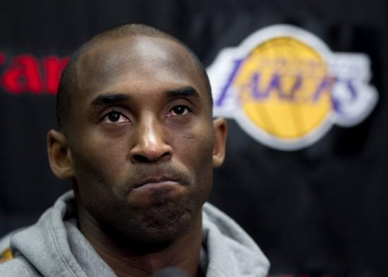 因为科比达到这两项分数的时候年龄仅比张伯伦大了几天