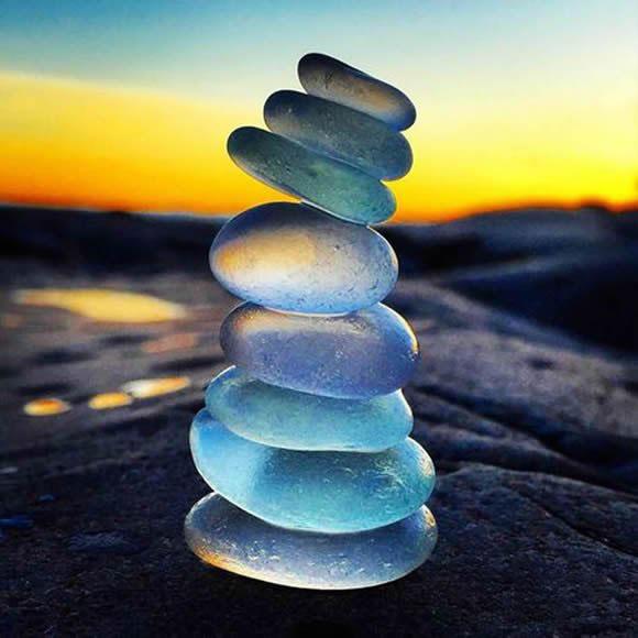 大自然的美丽馈赠晶莹剔透的海玻璃赏析