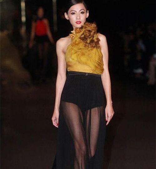 张柏芝与小男友何孟怀即将大婚, 谢霆锋的回应让: 网友心酸!