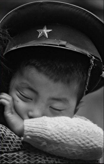 「上甘岭」美国人拍摄的1980年代中国孩子们: 原来80后的童年是这样子!