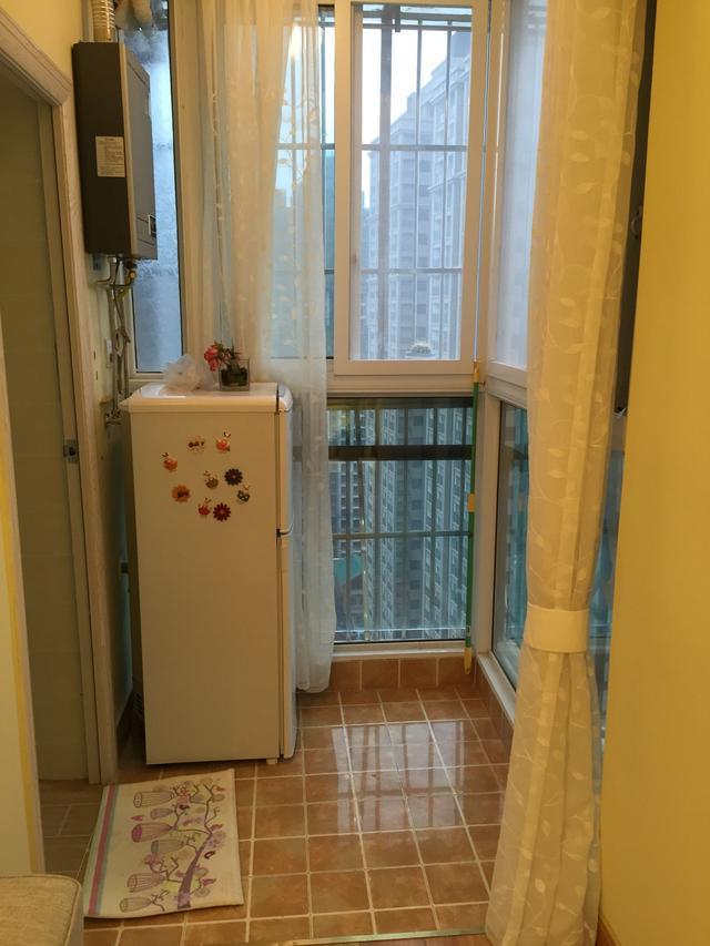 6万装修的52㎡新房, 玄关设计一排柜子!
