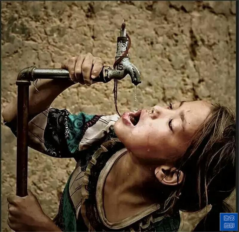 高山上的孩子 小小年纪担起家庭重担, 有苦也有乐