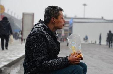 你在最穷的时候都吃过什么? 网友: 一盆芦荟, 我蘸着糖吃了