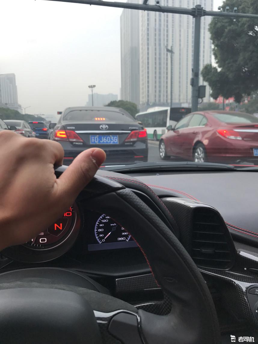 法拉利车主:如何做才能让别人觉得你是天天开超跑?