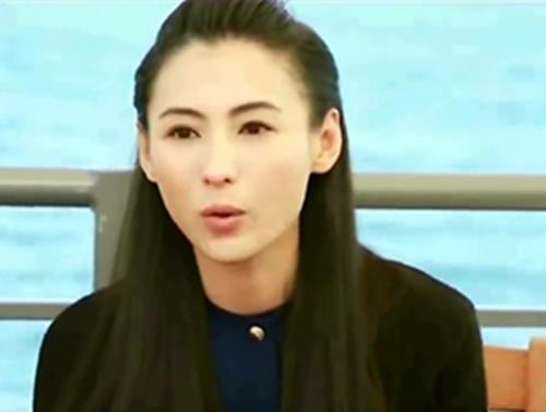 张柏芝与小男友何孟怀即将大婚, 谢霆锋的回应让: 网友心酸!