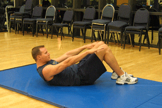 锻炼腹部两侧肌肉动作2:仰卧屈膝半身侧起,双手放身体一侧.