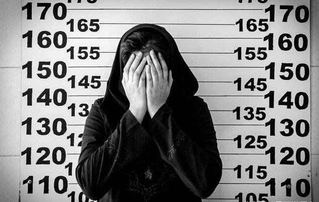 伊朗被判了死刑的女囚犯, 临刑前要找人破身, 狱卒太忙了