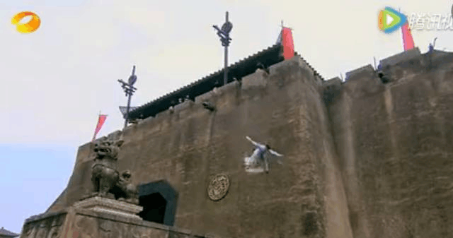 赵丽颖遭全国网友咒骂, 就因微博发了3个字