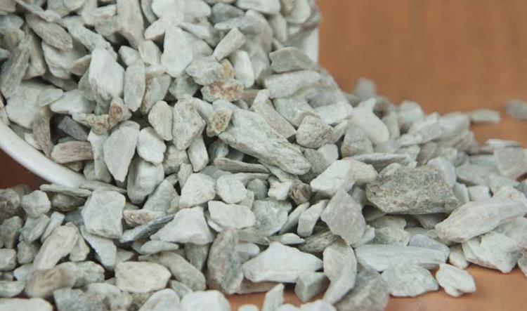 将阳起石布包,苁蓉切细,水煎取汁,加大米煮为稀粥,待熟时调入葱花,姜