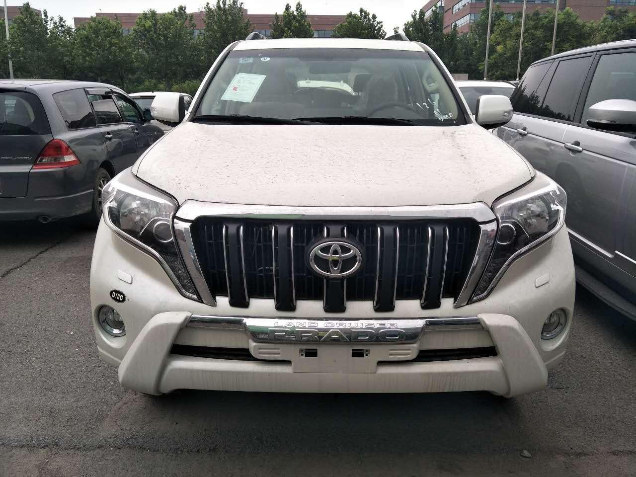 天津港2018款霸道2700丐版最新报价天窗霸道2700售价