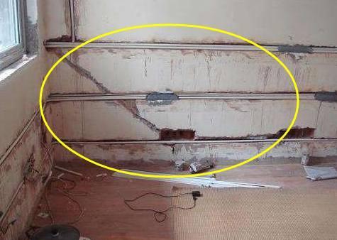 工人装修时做这几件事, 赶紧让他赔钱走人, 太毁房子了