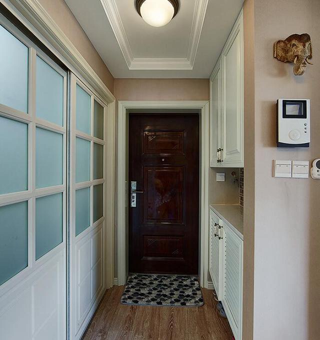 68平两房装出三房, 做了一个小地台还挺实用的