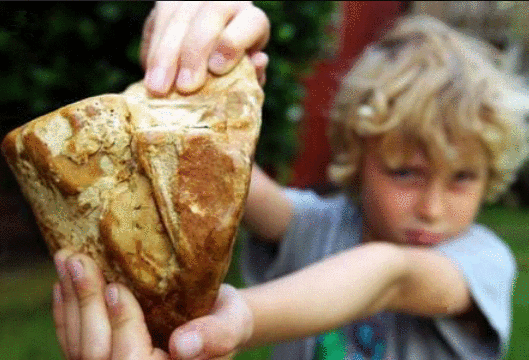 直击全世界最幸运的8个人, 有人捡漏赚3亿, 有人吃饭吃到宝