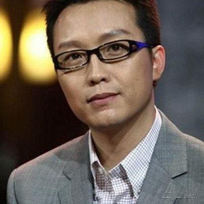 39歲李玉剛近照: 佛門修行14年, 混血女兒超可愛