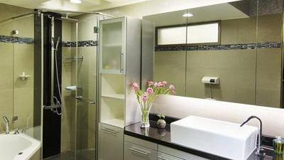 做了30年的老电工告诉我, 卫浴间没装这个很危险! 非常值得收藏!