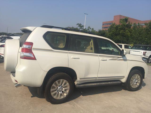 2017款丰田普拉多4000中东版车室隔音很优,高级化应具备的行驶静肃性