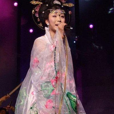 39歲李玉剛近照: 佛門修行14年, 混血女兒超可愛