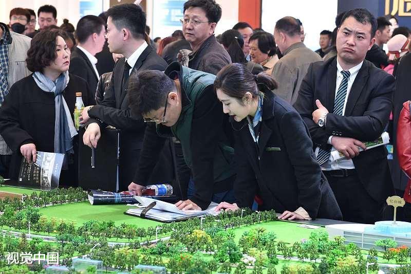 万科再掷3.55亿豪购5项目, 碧桂园却退隐江湖, 谁在寒冬中狂奔?