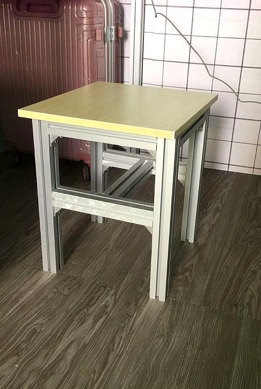 穷姑娘花1950元改造8.5㎡出租屋! 睡在半空中, 房东: 缺男友吗?