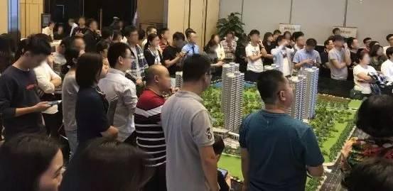 房价大逆转时刻来临? ! 实探厦门楼市行情, 刚需买还是不买?