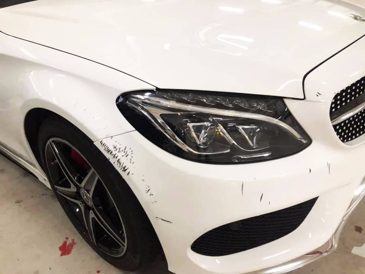 一夜之间，新车变废车，车主大怒，网友笑喷：你是遇到金刚狼了吧