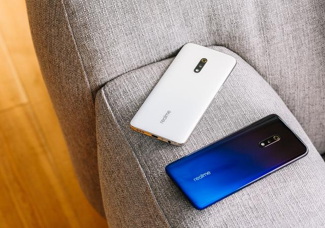 看消费者和大V如何评价realme X，618首战大捷不足为奇