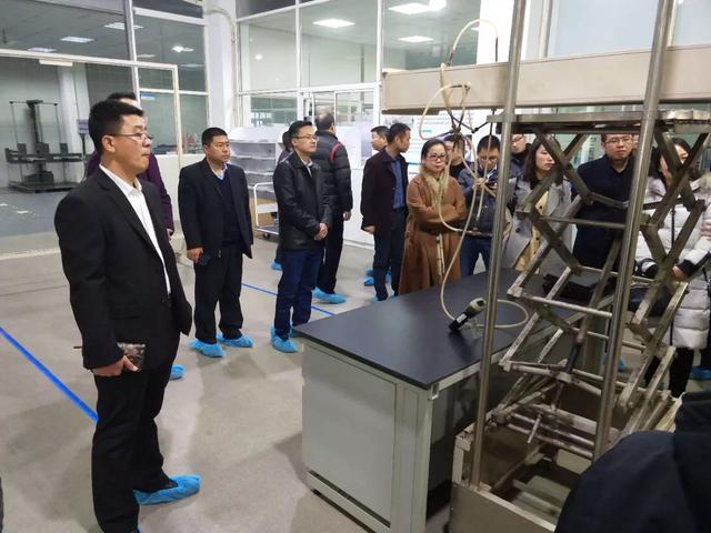 共生时代|行业协会的助力, 企业间的深度关联, 缺一不可