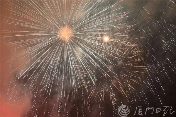剛剛 廈門金門焰火璀璨對放！海量美圖！