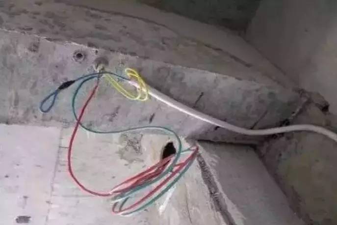 『』电线穿管，为什么越来越多师傅用这个而不用钢丝绳？太聪明了