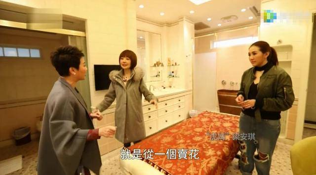 赌王四太的家，网友评论：远看农村自建房，内部陈设一个字，壕！