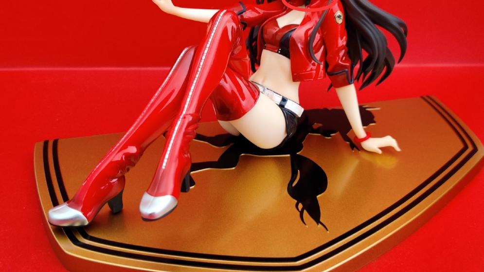 这款远坂凛的赛车女郎手办看起来精致,但看到她的脖颈,无奈哭了