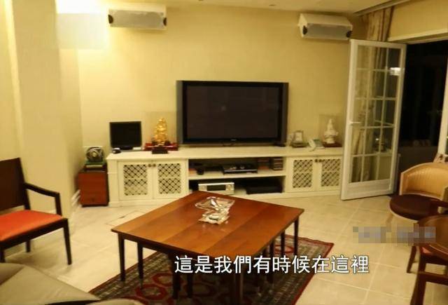 赌王四太的家，网友评论：远看农村自建房，内部陈设一个字，壕！