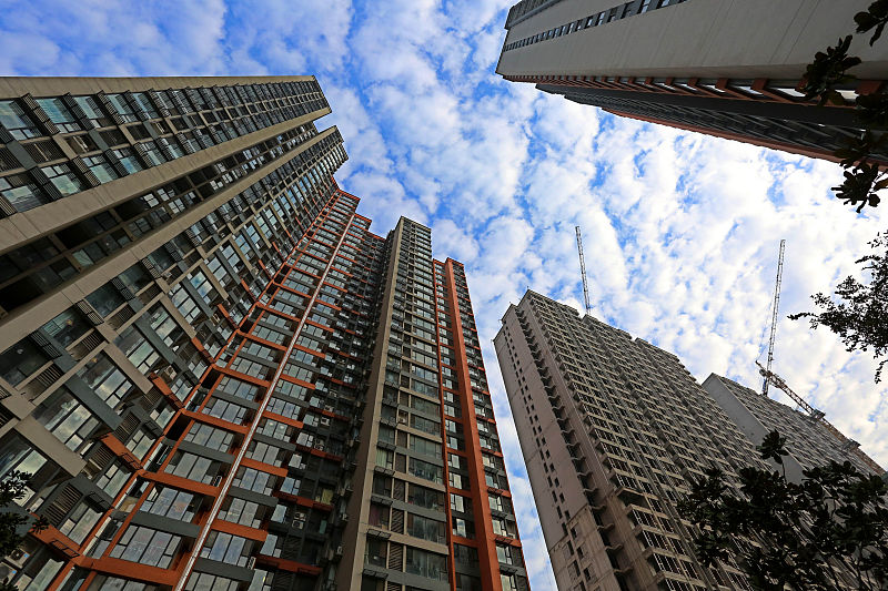 楼市“上屋抽梯”！两类人会吃亏，3年后，百万房贷不如手持现金