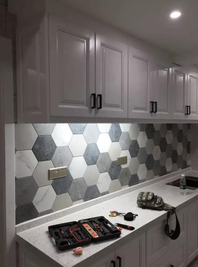 老公坚持把餐厅包进厨房，装“砖夹现浇”橱柜！完工服了气