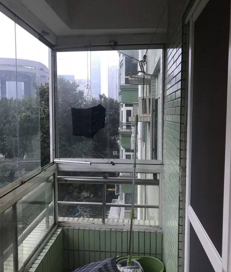 砸掉電視墻，全屋簡約風，他家反而變“豪宅范”！全屋收納更贊