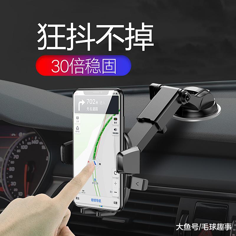 车开到烂才发现，方向盘边有个“孔”，插上一条线，车辆音响自由操控