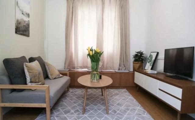 一家3口挤33㎡“铁皮屋”，设计师爆改变“安乐窝”！令人感动