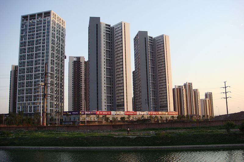 六月中旬，楼市浮现一张“明牌”！下半年，还会翻出一张“暗牌”