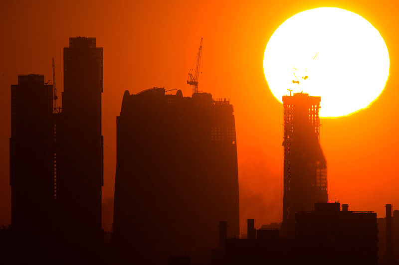 房地产上演“悲情”一幕！仅在4月份，土地供应、成交、溢价全线下跌