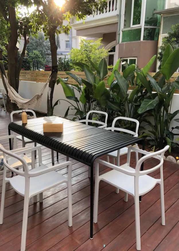 等我们老了，就买个院子吧！养花晒太阳，这么温馨都不想出门了！