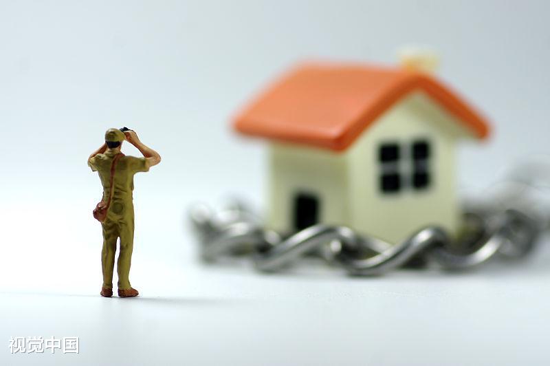 寒冬中的开发商: 跑同行售楼部门口截客, 年终奖打水漂还没底薪